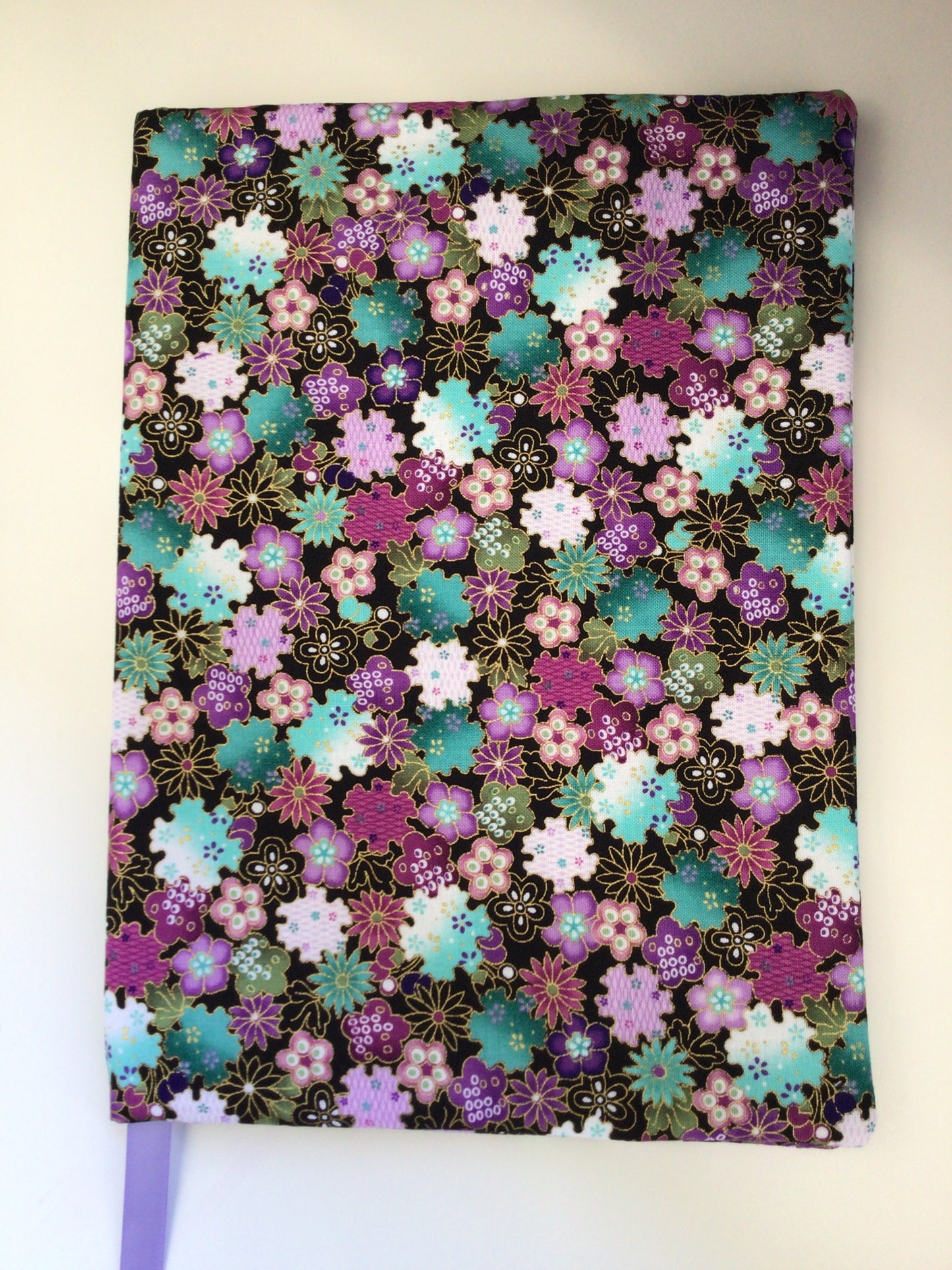 WWC-18 Med/Large Hard Book Cover - Purple Floral