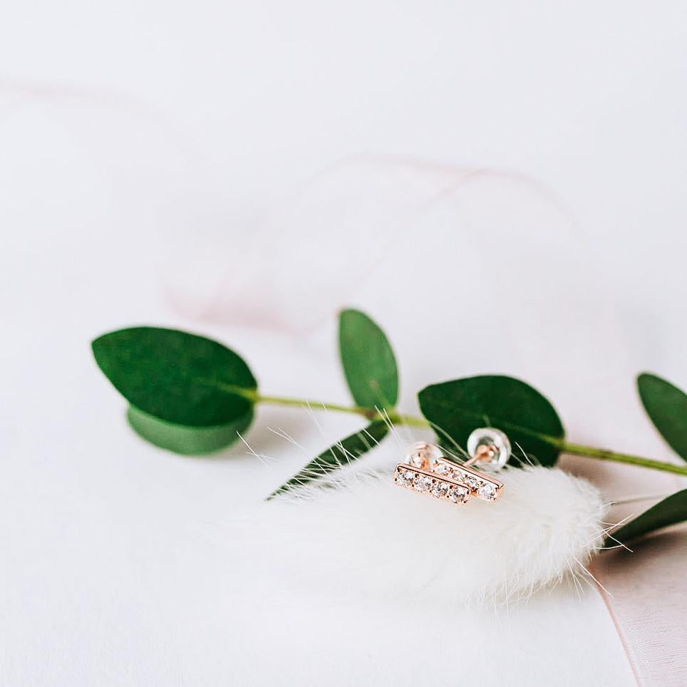 STD-89 Crystal Bar Studs