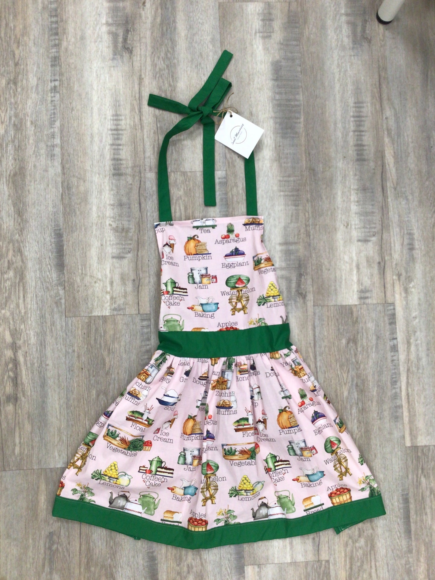 SWE-31 Retro Apron Baking Size: Adult