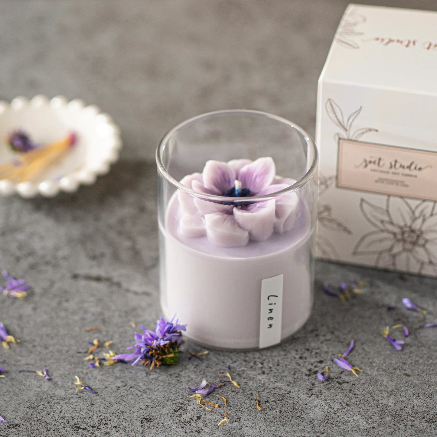 ZOE - Anemone Floral Soy Candle - 8oz Linen
