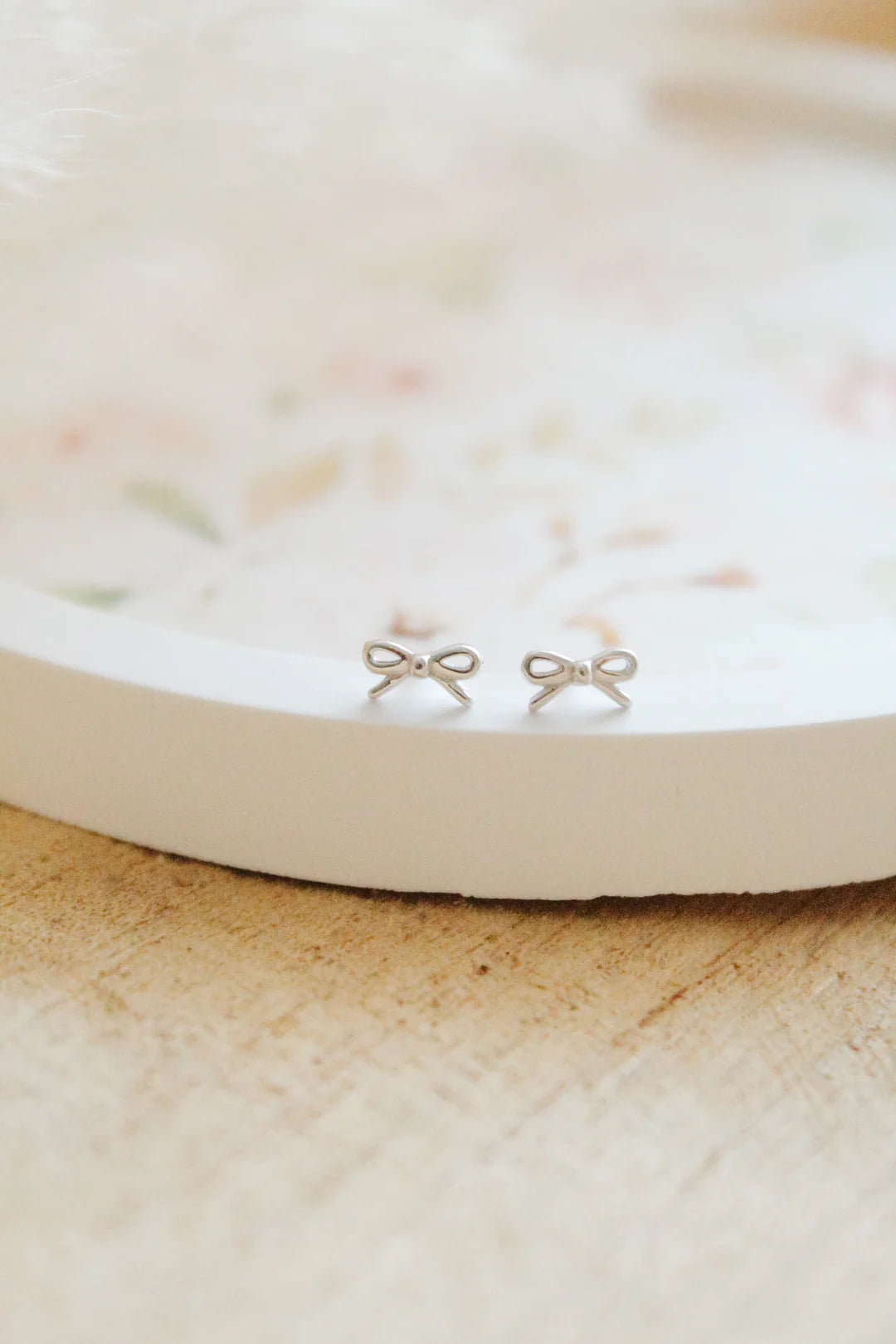 ST - Tiny Bow Earrings