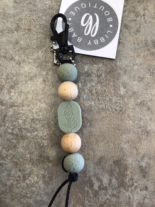LBB-23 Keychain dusty green embossed flowers