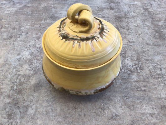 EPP - 16730 Yellow Pottery Casserole Dish