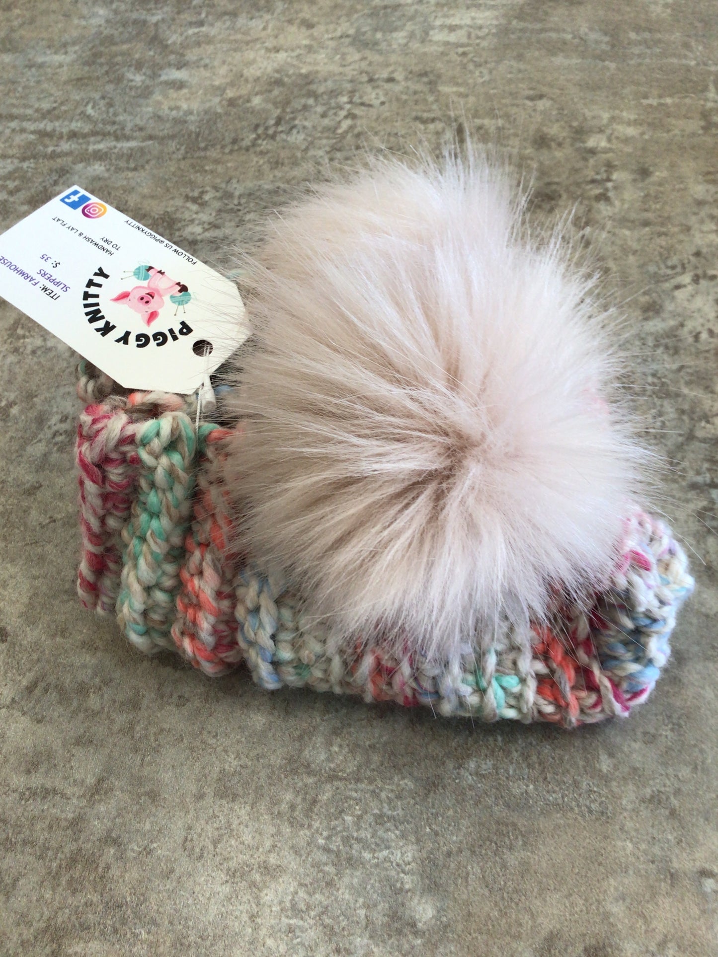 PKY-25 Farmhouse Slippers with Detachable Poms (Ladies Small)