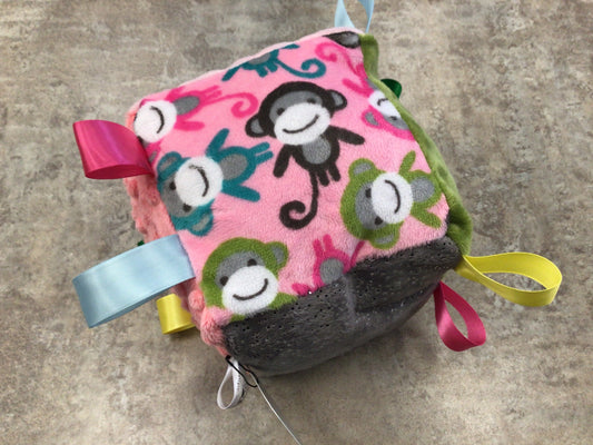 WWC-08 Minky cube monkey