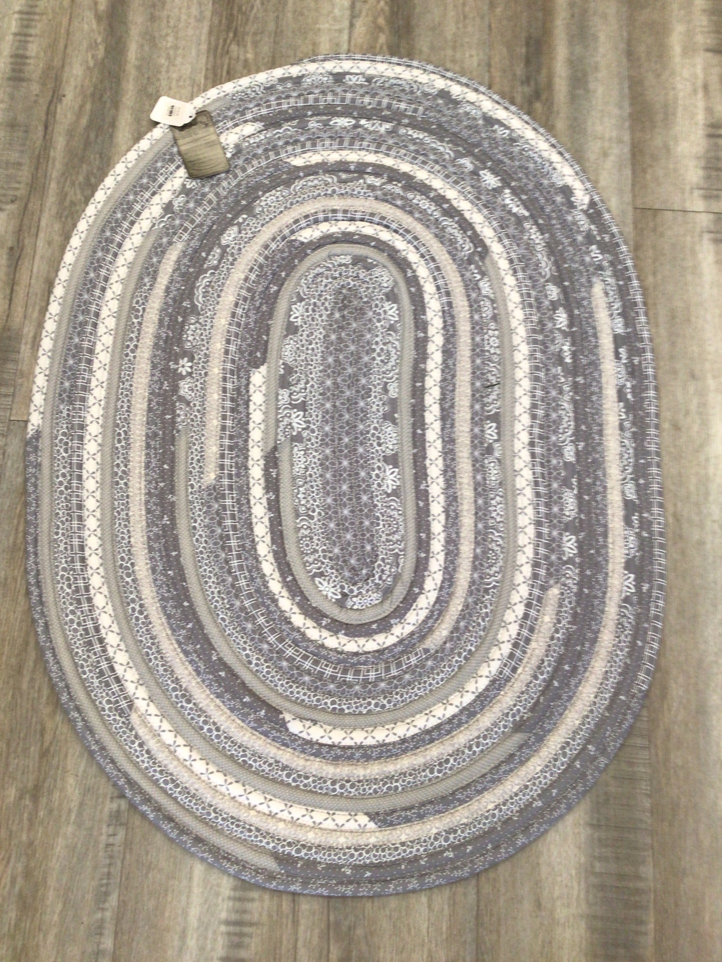 HSD0290S Grey/White Jelly Roll Rug