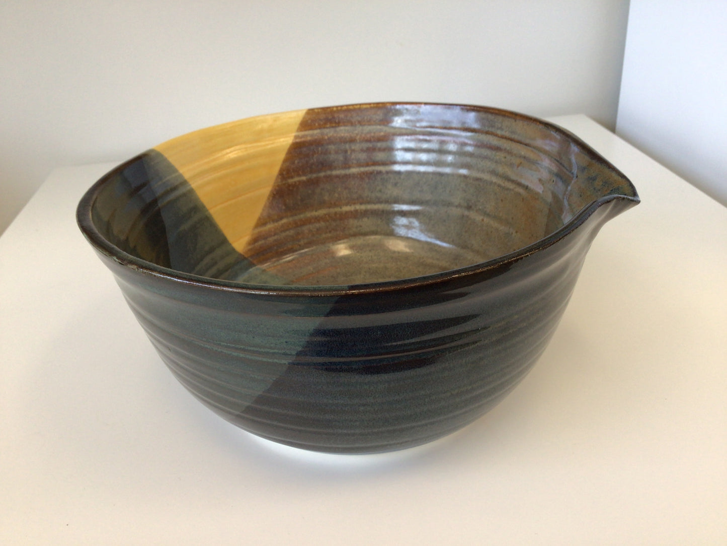 EPP-7709 Bowl with Pour Spout
