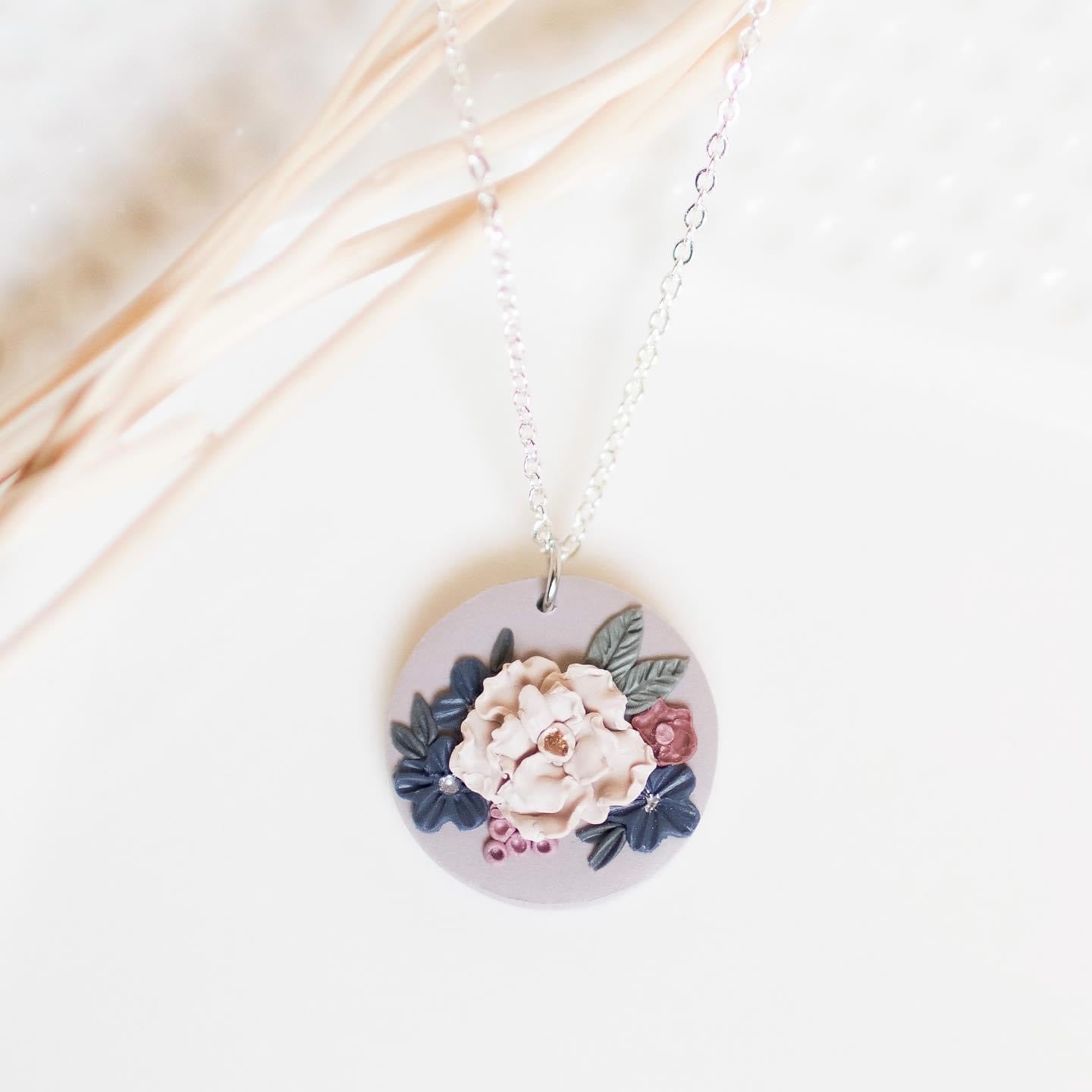 KLE-25 Floral Clay Necklace “Silver”