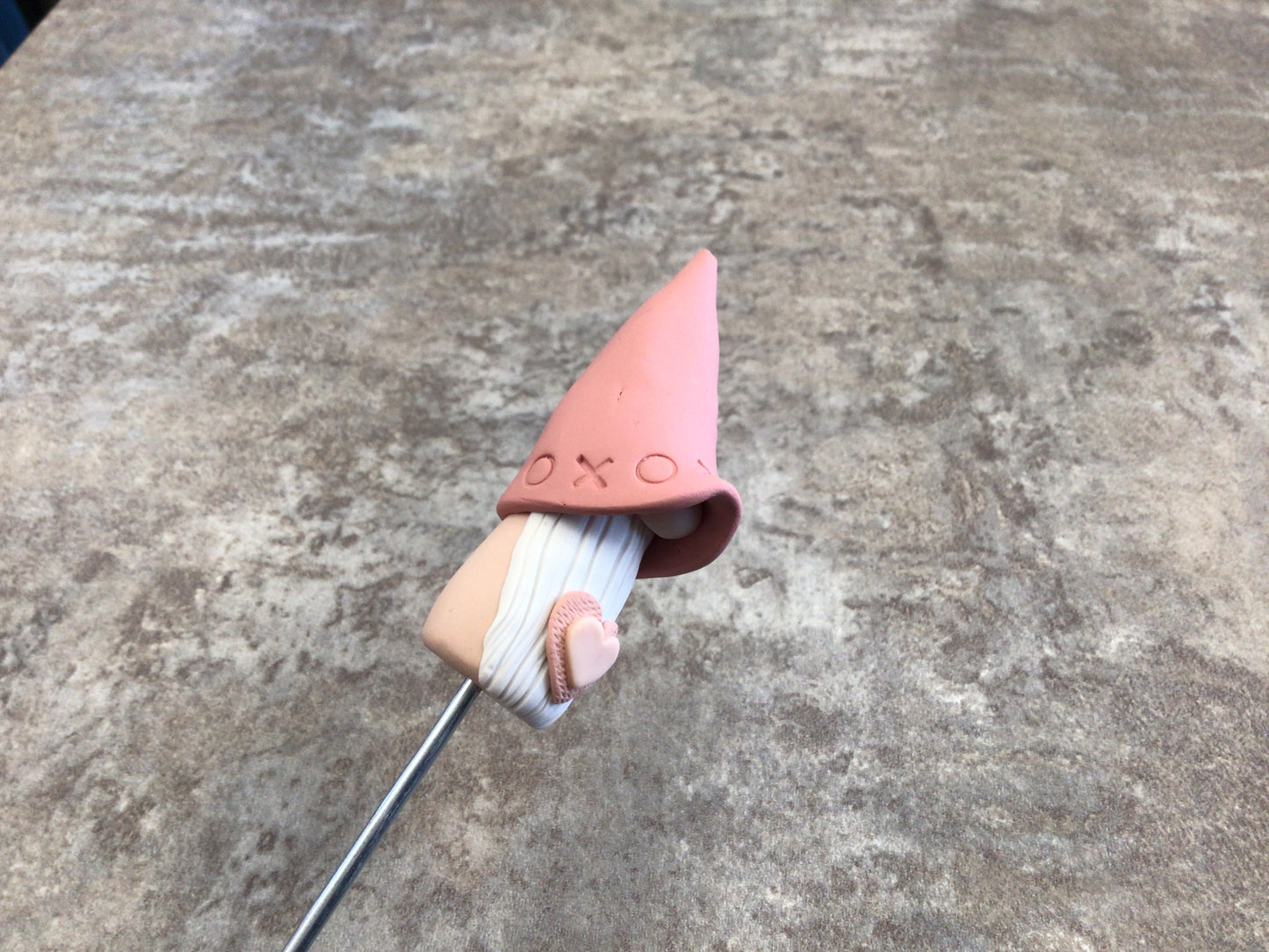 CYC-02 Garden Stake - Pink XO Trim Gnome